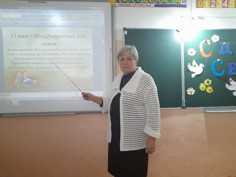 "Что может быть семьи дороже на этой сказочной земле...".