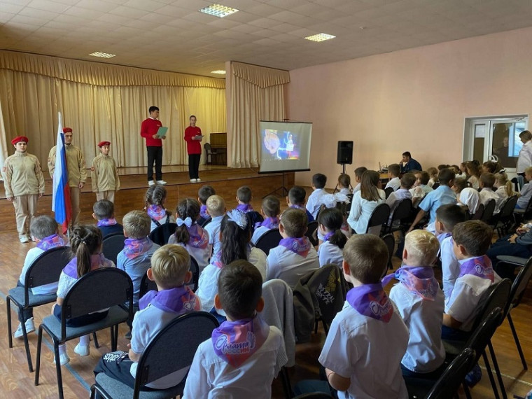 Посвящение учащихся начальных классов в «Орлята России».