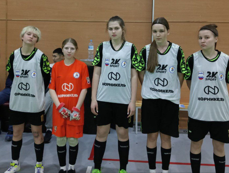 Команда девушек по футболу МОУ &quot;СОШ р.п. Озинки&quot; принимает участие в финальных соревнованиях.